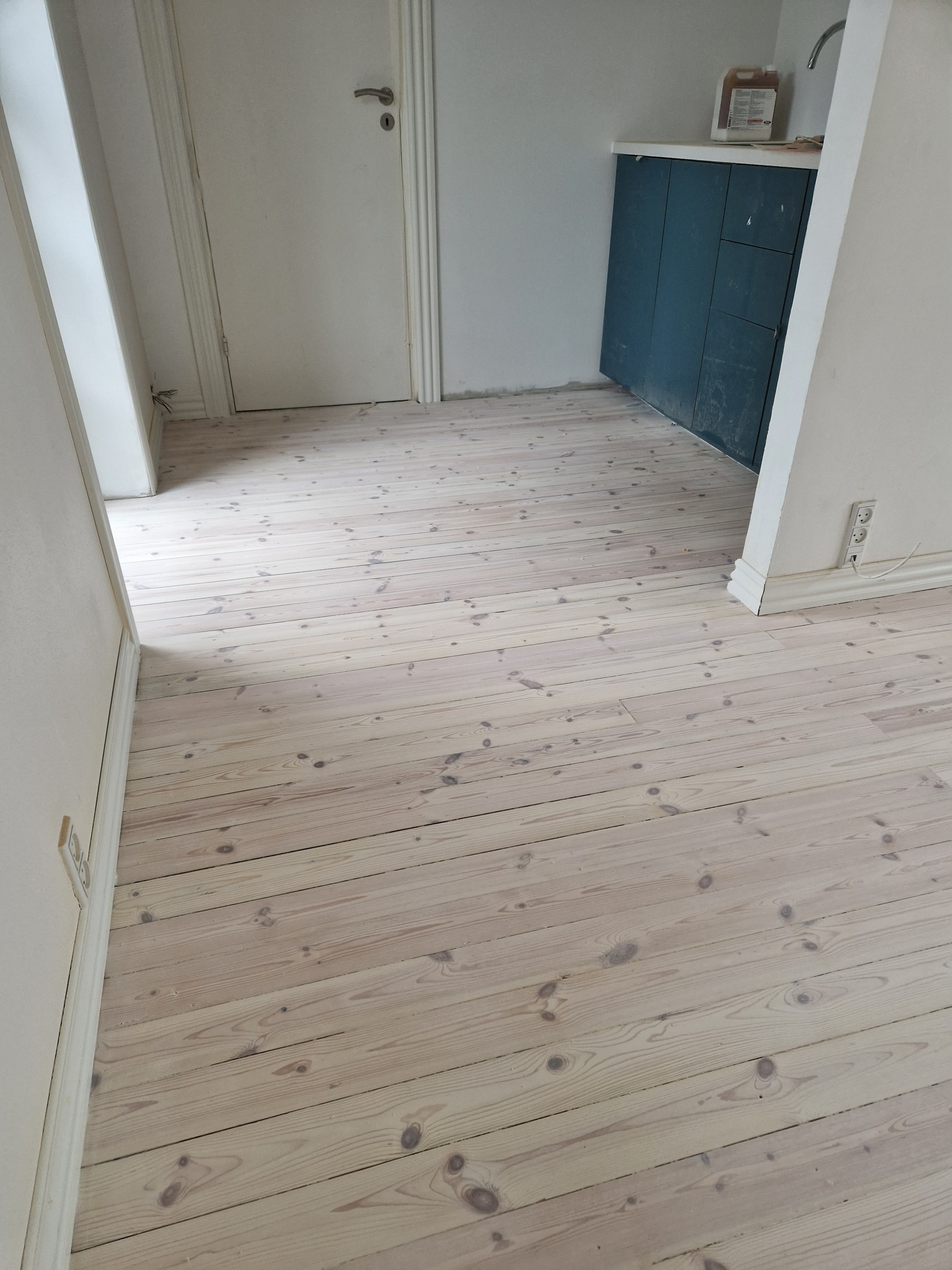 Plankegulv – hvid lud detalje